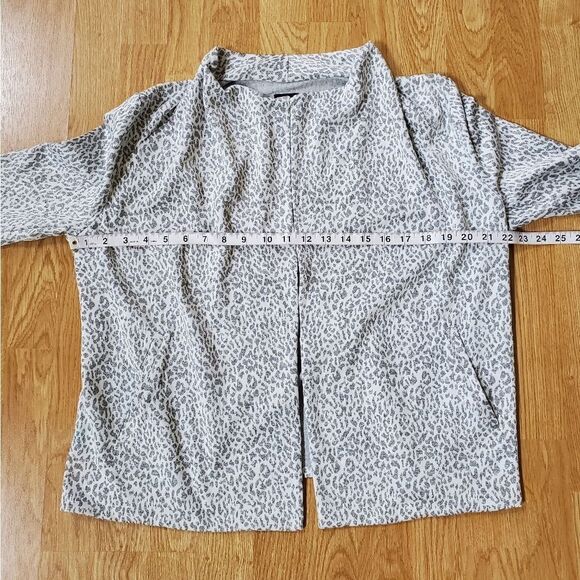 ✨ NIC + ZOE ✨ Leo Leopard Print Soft Blazer Jacket - [Large, Grey] - Picture 9 of 11